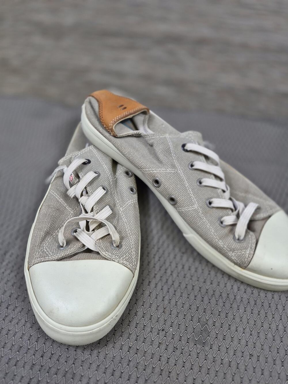 Johnnie-O Say Aww Shoes Mens Size 9M Gray Canvas Lace Up Sneakers Casual Comfort